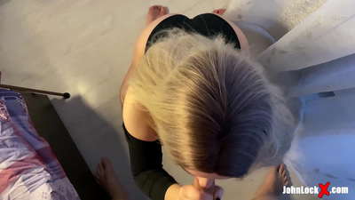 Pelirroja chupando a polla e follando, recibindo cum no seu cu